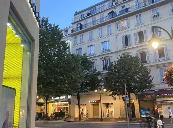 Studio Sur Avenue Jean Medecin A Nice
